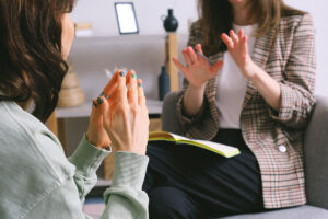 One-on-one clinical counselling at Nayeli Integrative Health Clinic – therapist listening and supporting emotional wellbeing.